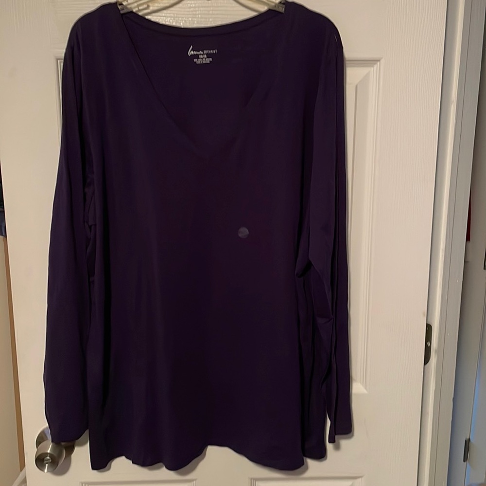 Long Sleeve V-Neck Tee - 26/28